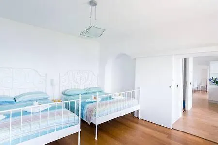 ヴィラ Villa Arona アローナ