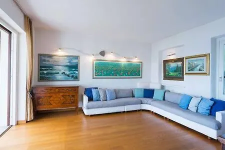 Βίλα Villa Arona *