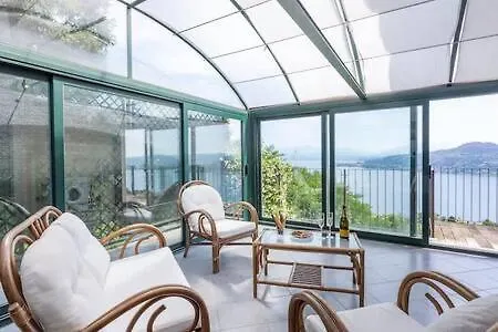 Villa Arona Vila *