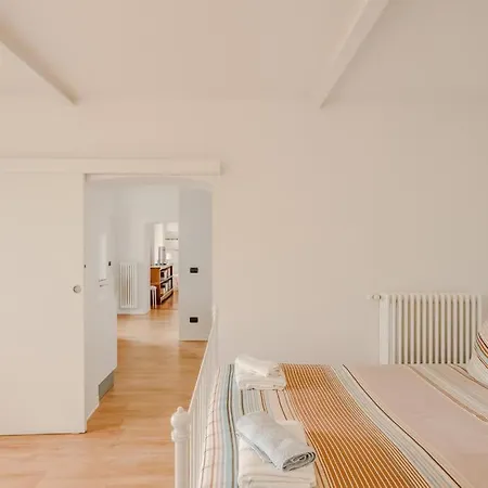 Villa Arona Vila *