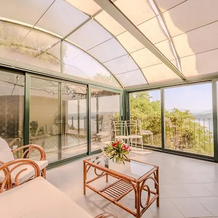 Villa Arona Vila